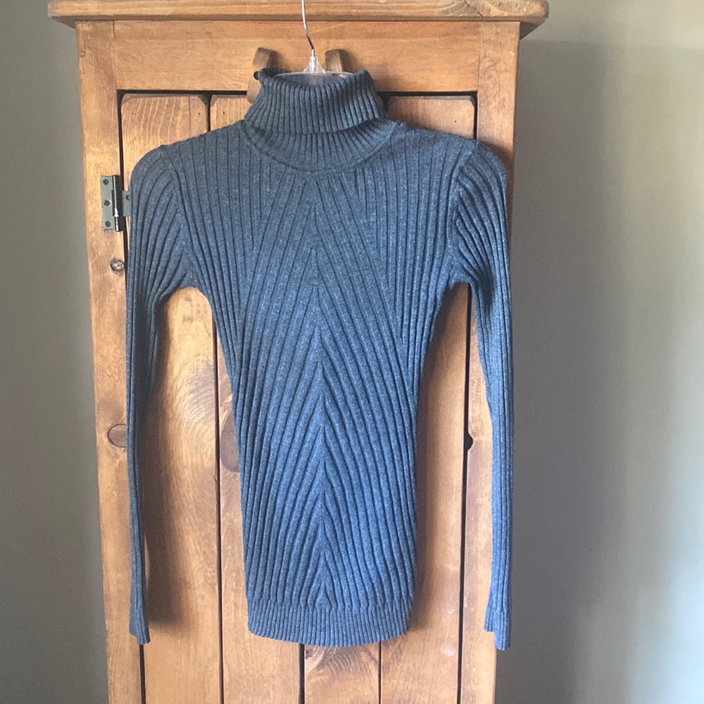 Gray ribbed turtle neck sweater